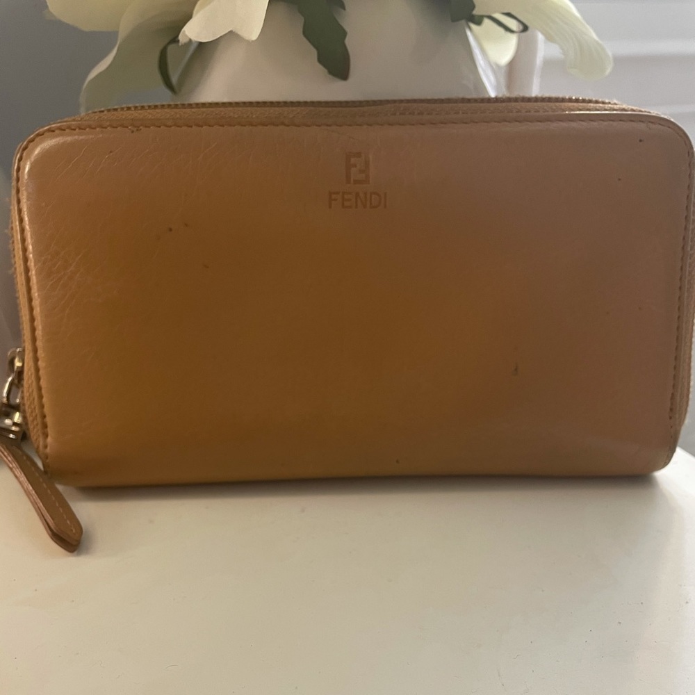 Fendi women’s long wallet,8cc slots,zip coin area